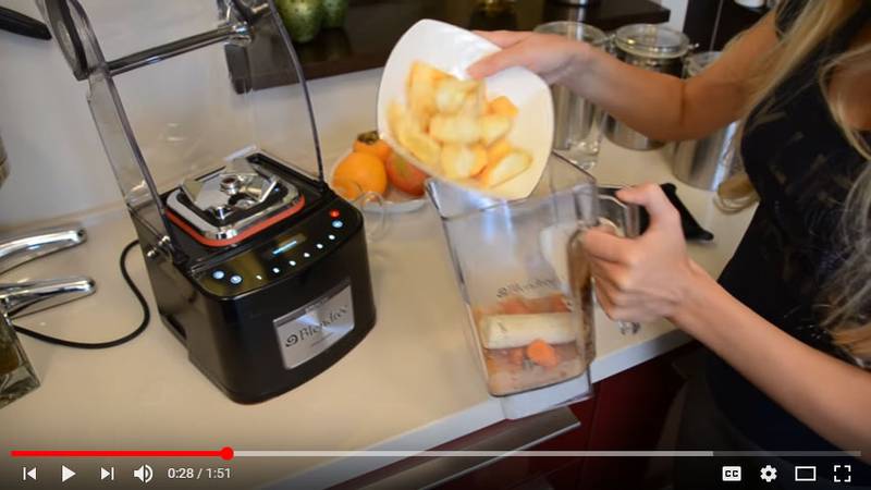 Фреш на блендере Blendtec Stealth